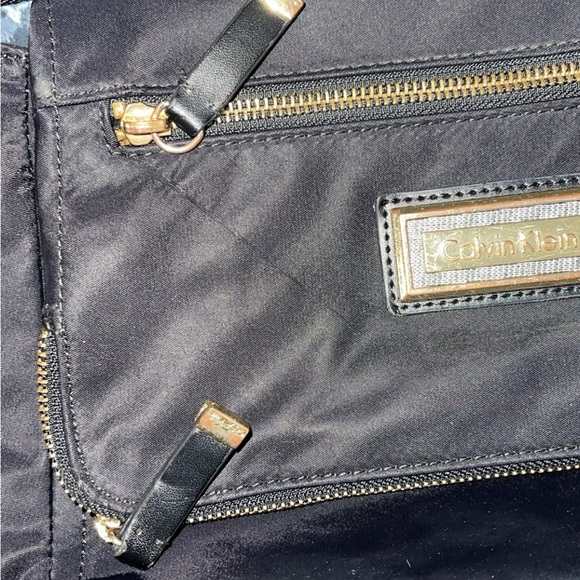 CALVIN KLEIN Handbag Black Nylon Crossbody Calvin Klein Print on Strap AUTHENTIC - Picture 15 of 16